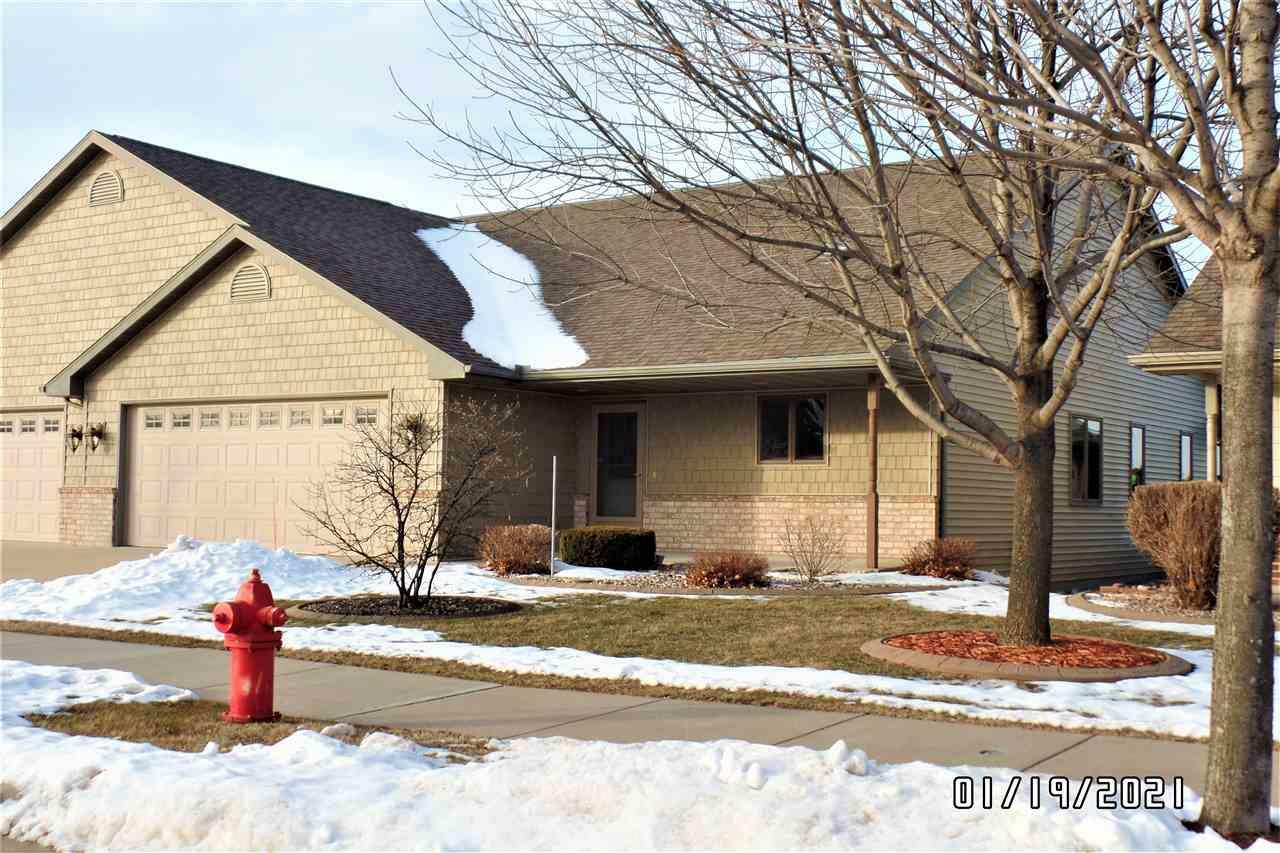Property Photo: 526 Villa Drive WI 54136