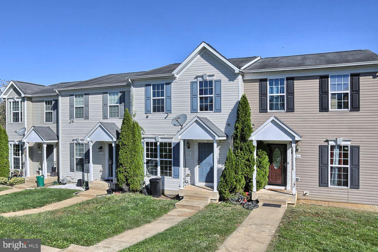 Property Photo: 204 Kentshire PA 17603