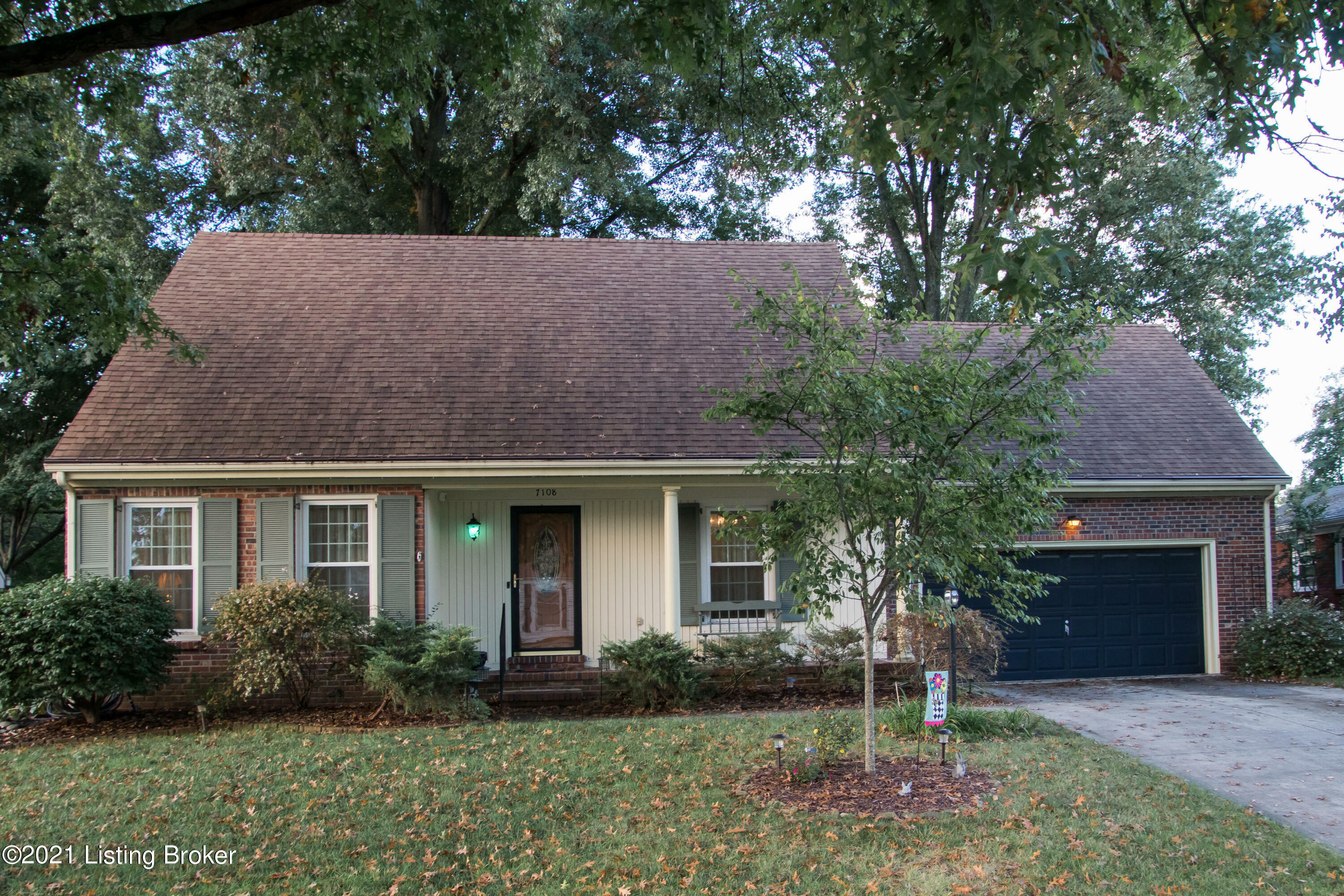 Property Photo:  7108 Peppermill Ln  KY 40228 