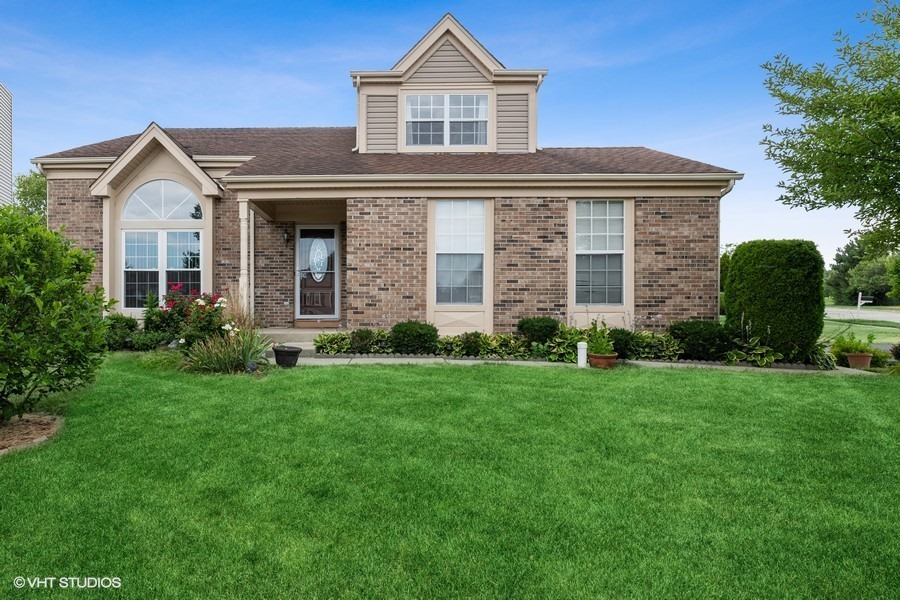 Property Photo:  1497 Chetwood Court  IL 60060 