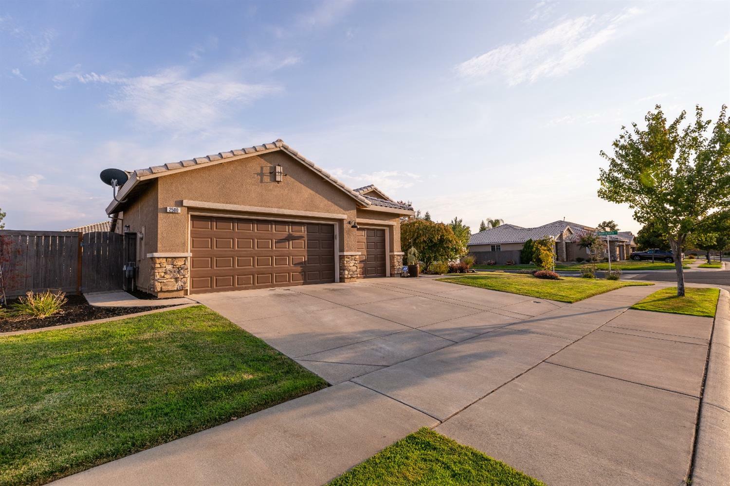 Property Photo:  2500 Ranchland Way  CA 95747 