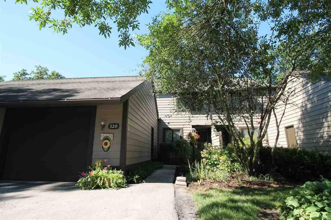 Property Photo:  120 Glenview Ct  WI 53548 