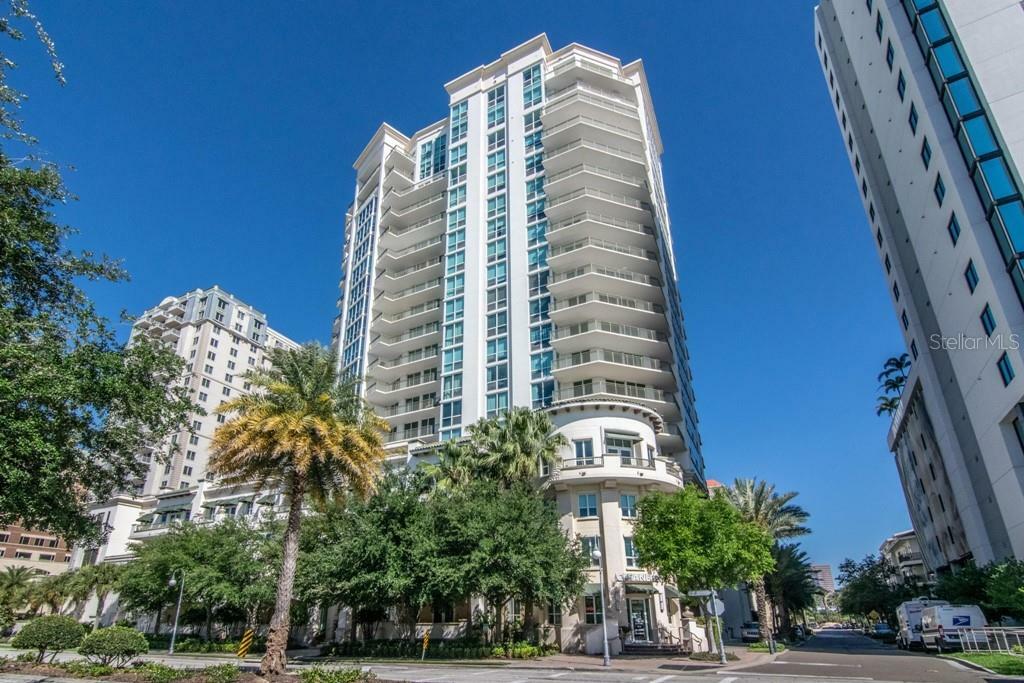 Property Photo:  450 Knights Run Avenue 1202  FL 33602 