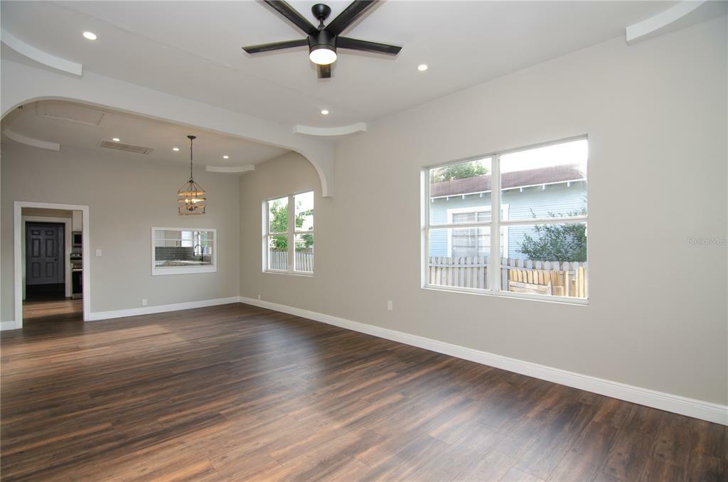 Property Photo:  2526 W Walnut Street  FL 33607 