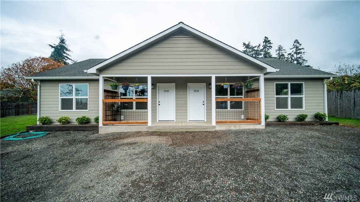 Property Photo:  1218 -1220 W Spruce St  WA 98363 