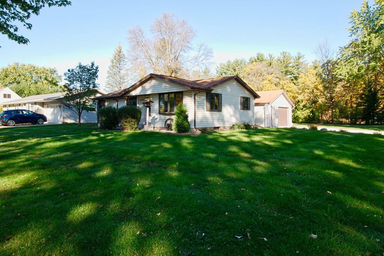 Property Photo:  2506 Shade Tree Lane  WI 54313 