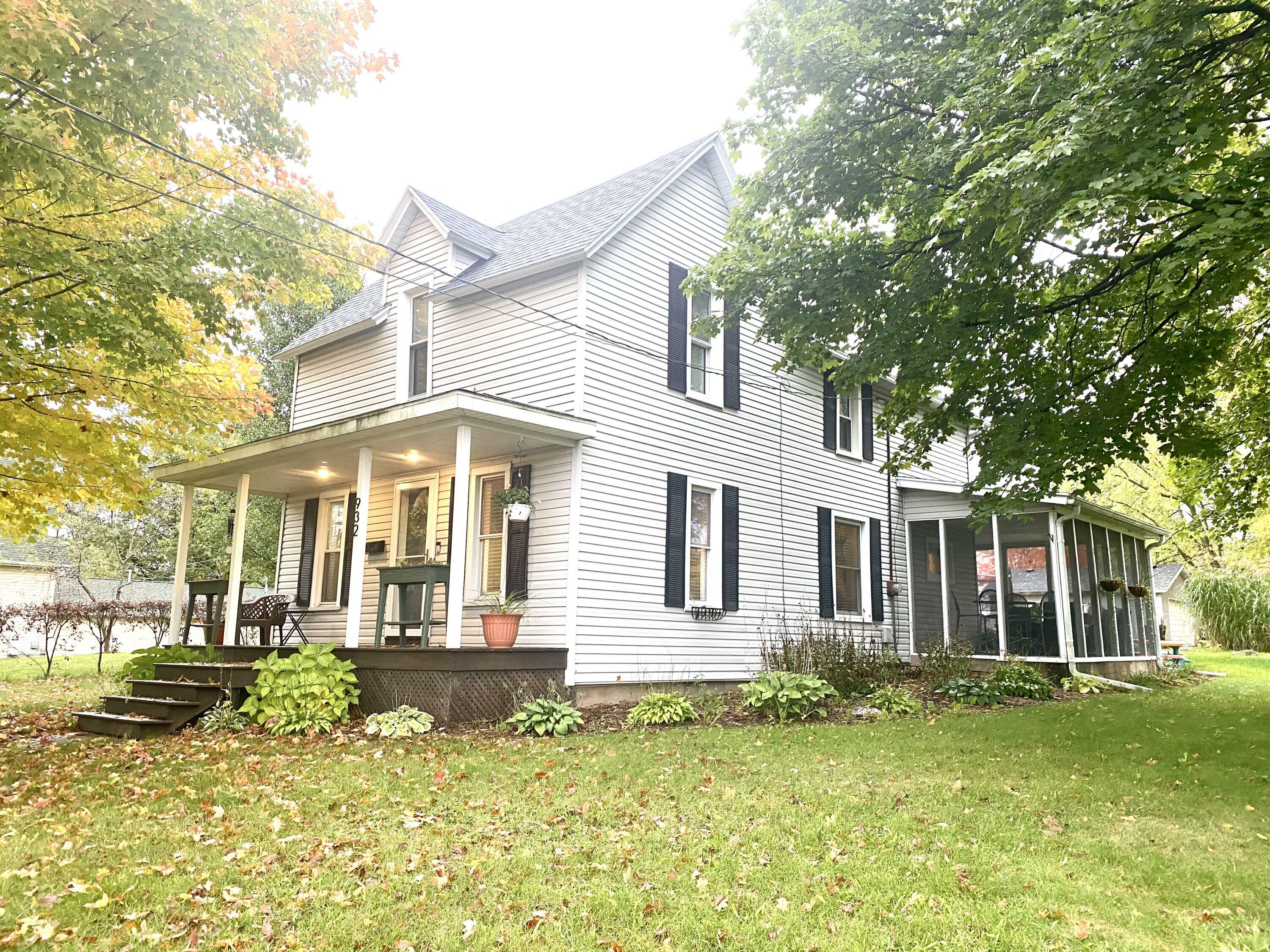 Property Photo:  932 James Street  MI 48809 