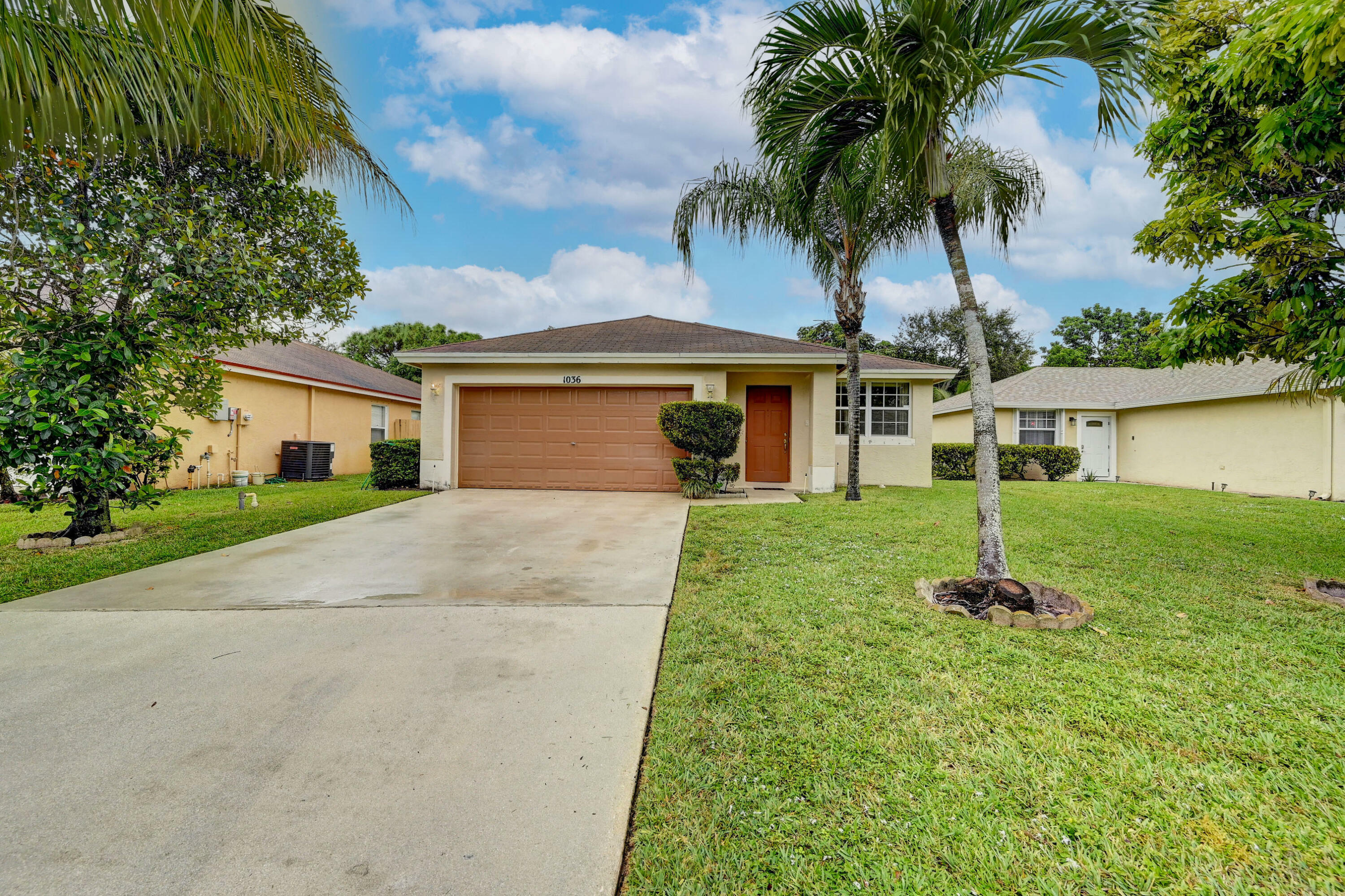 Property Photo:  1036 Park Hill Drive  FL 33417 