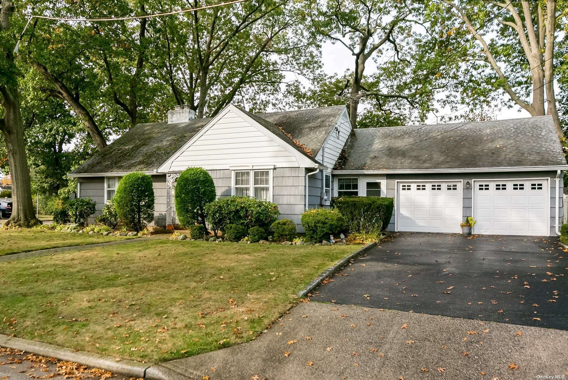 Property Photo:  2120 Willow Street  NY 11793 