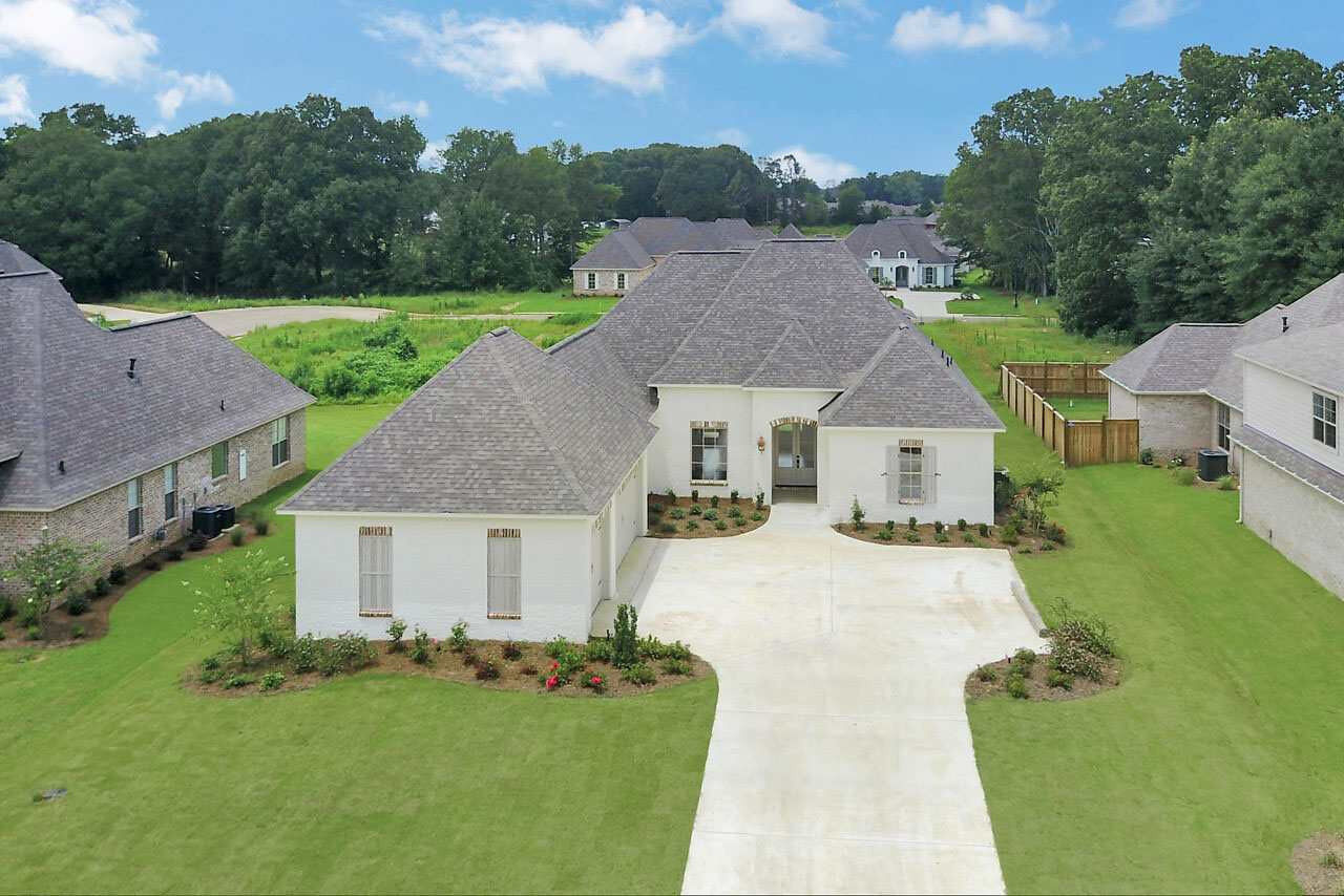 Property Photo:  305 Colony Court  MS 39110 