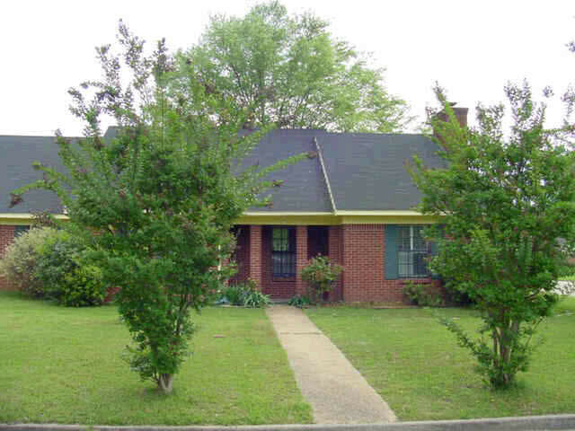 Property Photo:  9 River Oaks Boulevard  MS 39211 