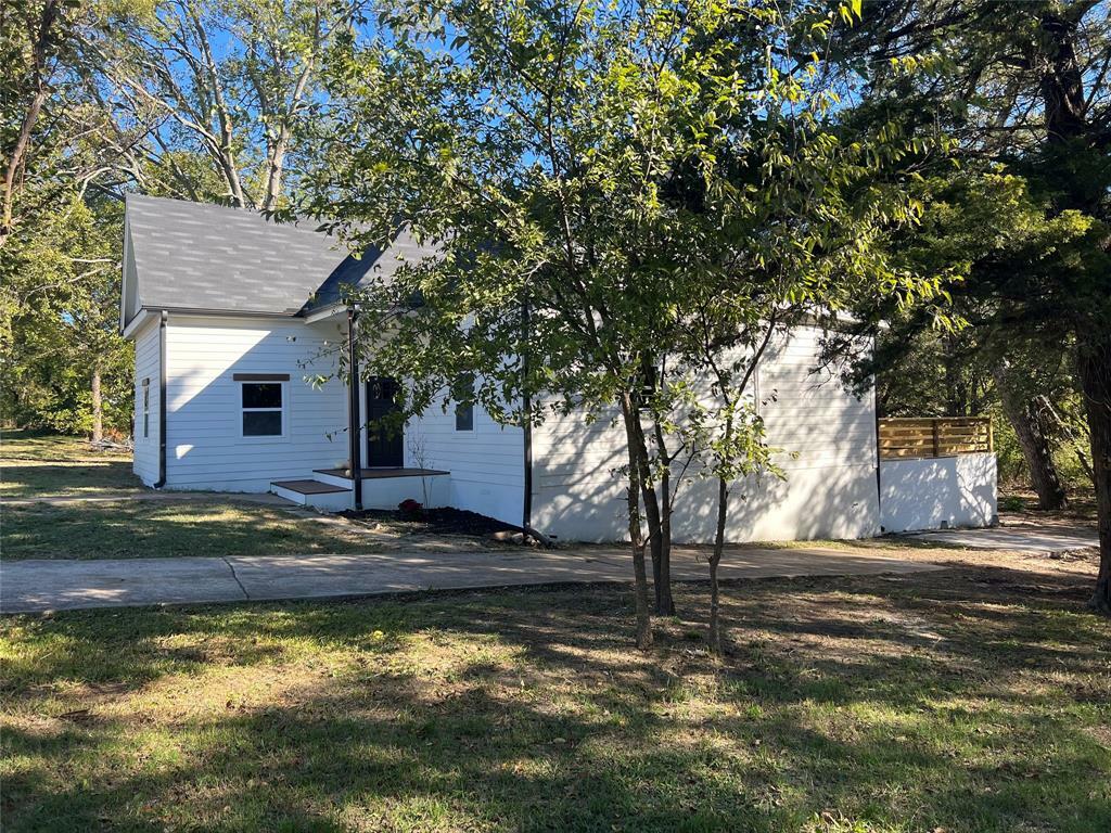 Property Photo:  206 Star Street  TX 75418 