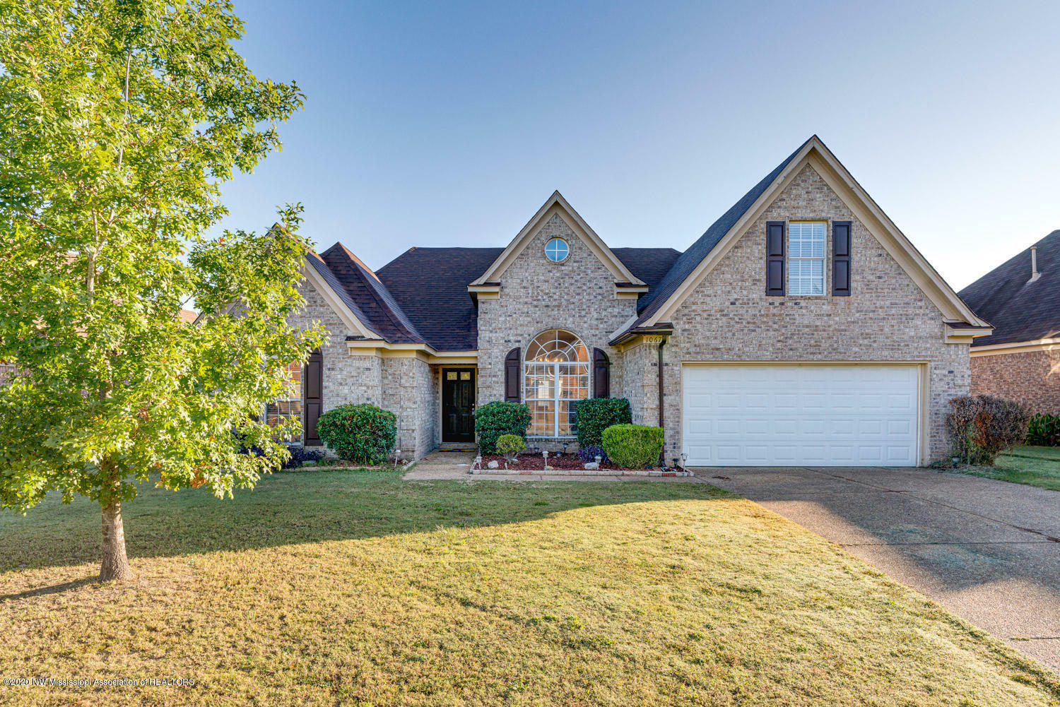Property Photo: 10678 Lexington Drive MS 38654