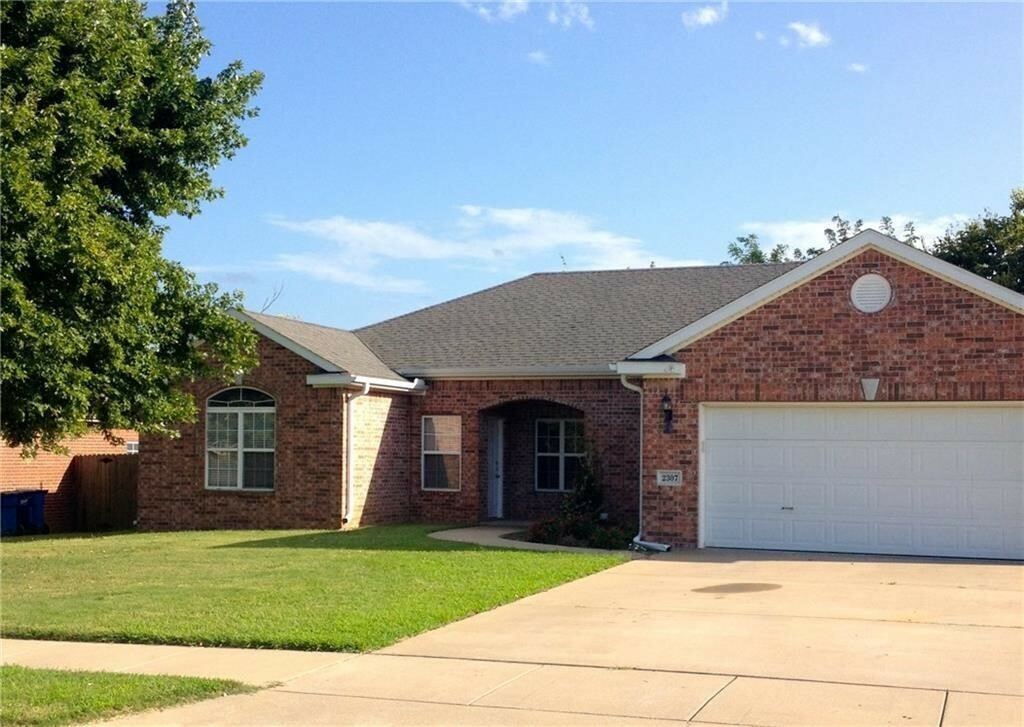 Property Photo:  2307 SW 20th Street  AR 72713 