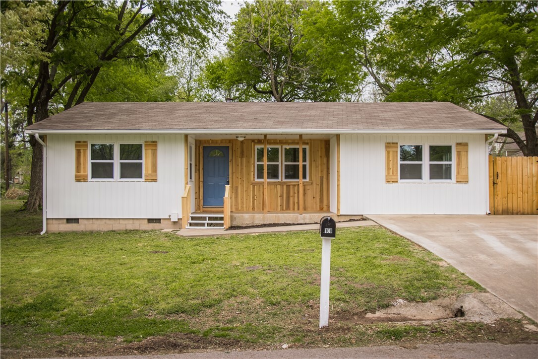 Property Photo:  108 W Graham Street  AR 72753 