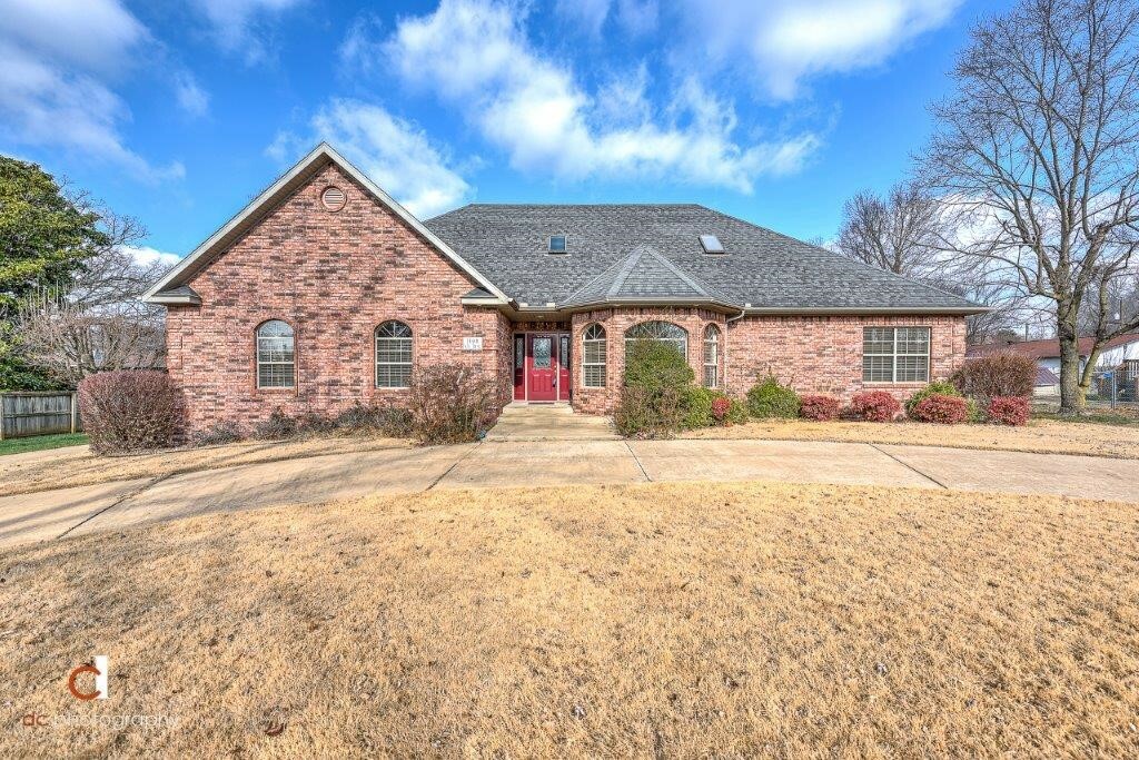 Property Photo:  1108 NW 7th Street  AR 72712 