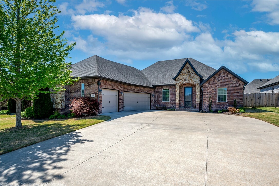 Property Photo: 3201 SW Joshua Avenue AR 72713