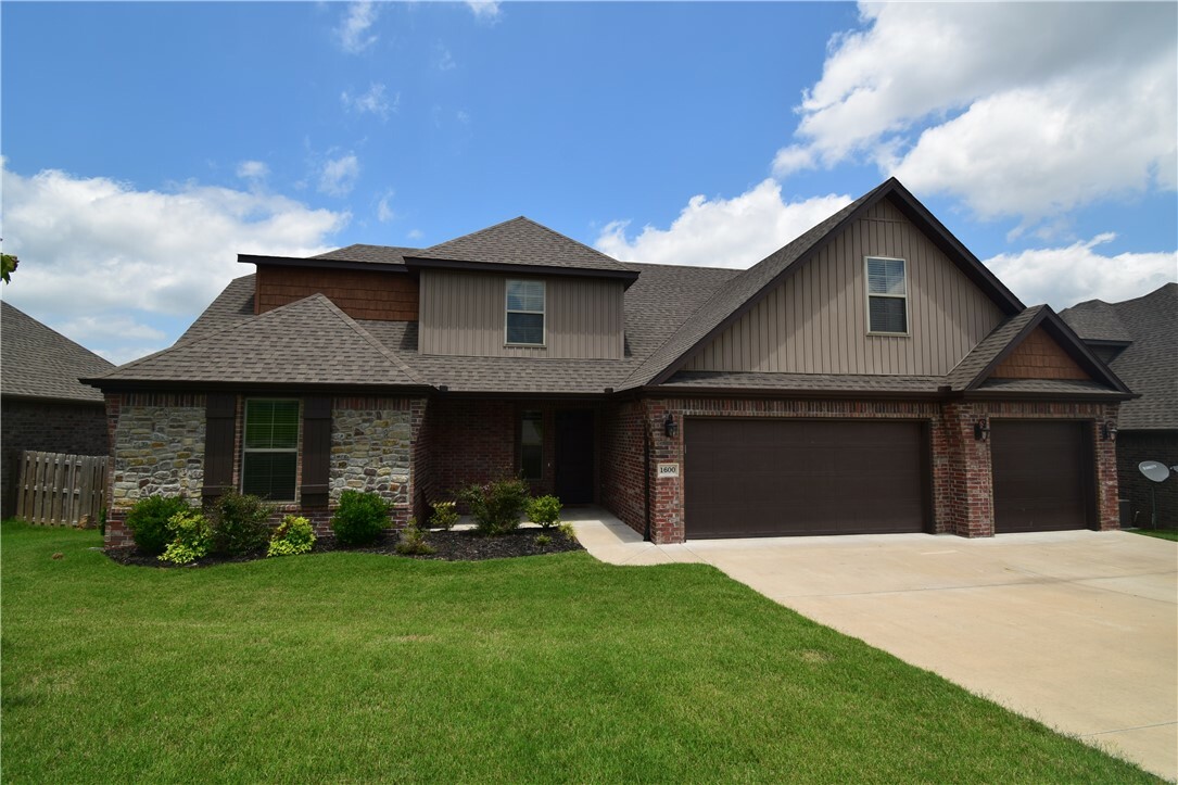 Property Photo:  1600 Abbey Lane  AR 72719 