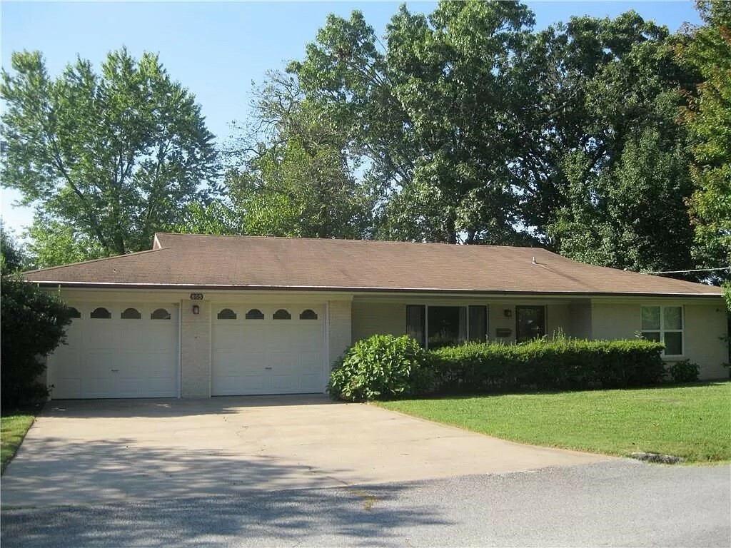 Property Photo:  805 Carson Drive  AR 72712 