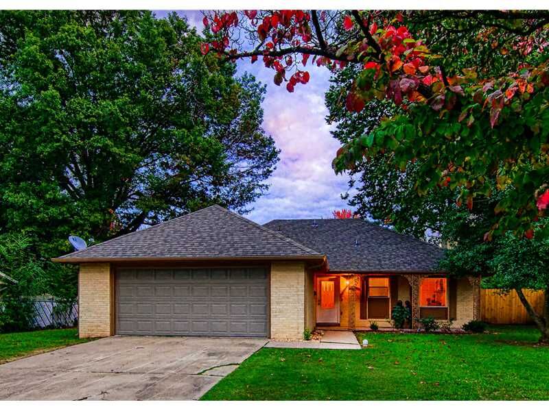 Property Photo:  822 S 11th Street  AR 72756 