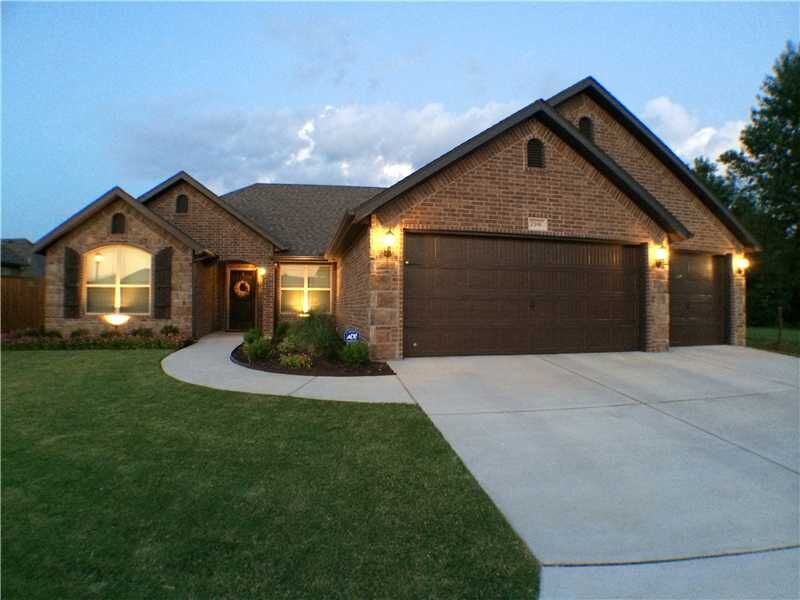 Property Photo: 2348 N Silk Rose Avenue AR 72704