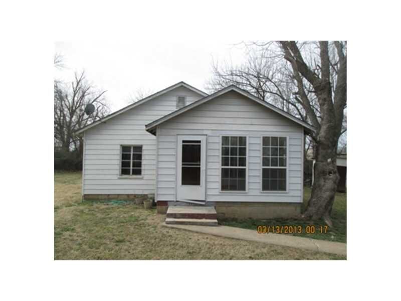 Property Photo:  709 W County Line Road  AR 72764 