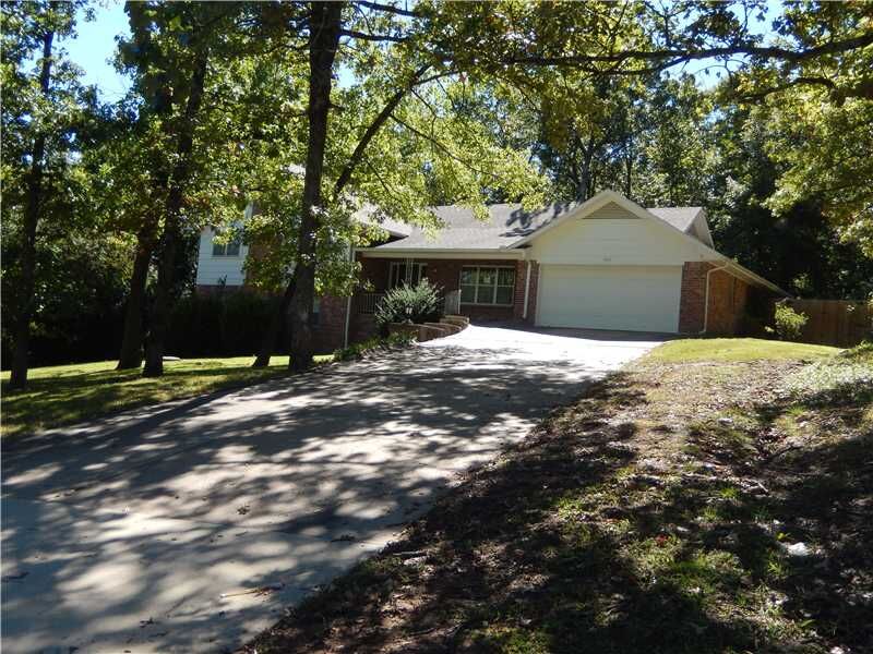 Property Photo: 1153 E Oaks Manor Drive AR 72703