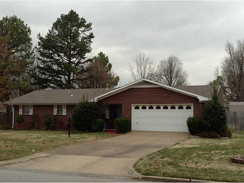 Property Photo:  1480 E Harold Street  AR 72703 