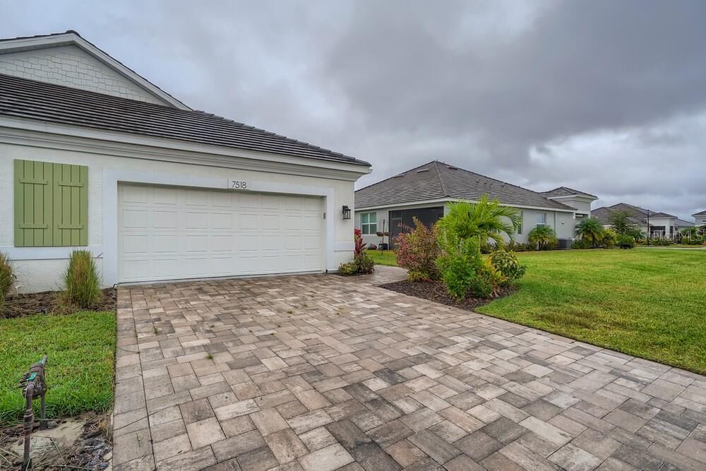 Property Photo:  7518 Campus Cove  FL 34243 