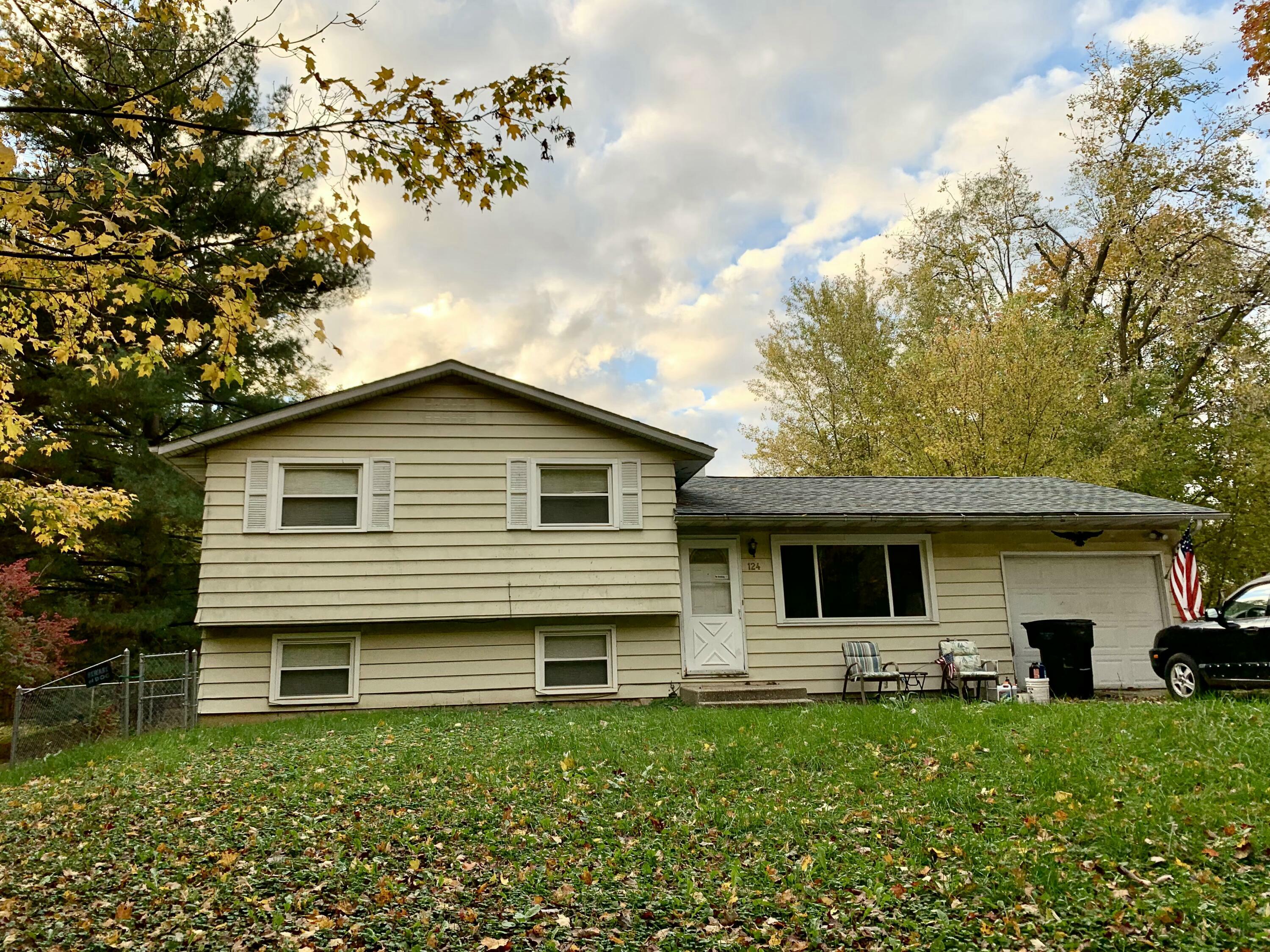 Property Photo:  124 Arbor Drive  MI 49120 