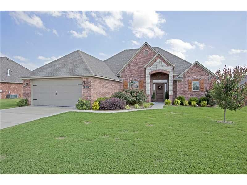 Property Photo: 3903 SW Roundstone Boulevard AR 72712