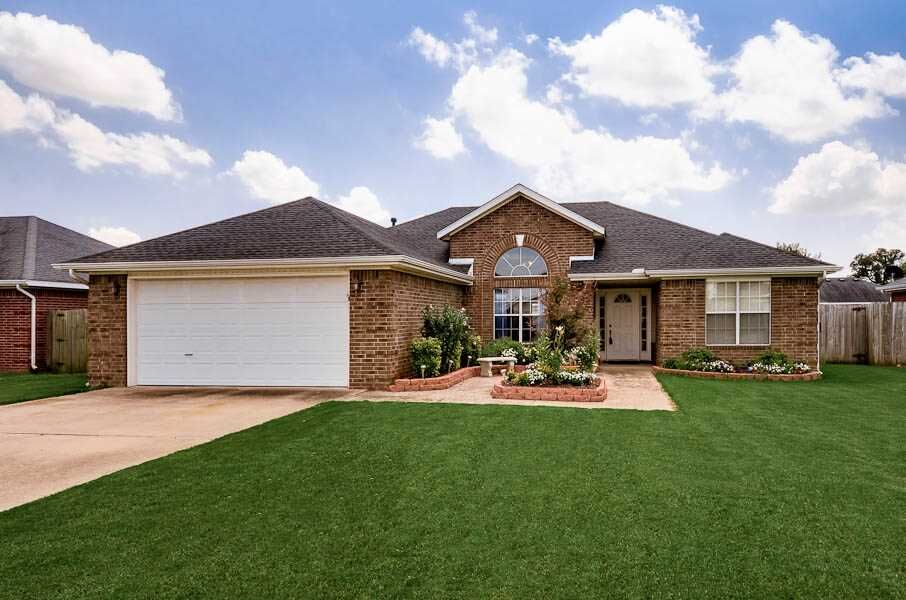 Property Photo:  2317 SW 16th Street  AR 72712 