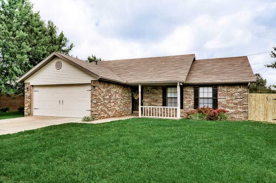 Property Photo:  623 Del Circle  AR 72745 