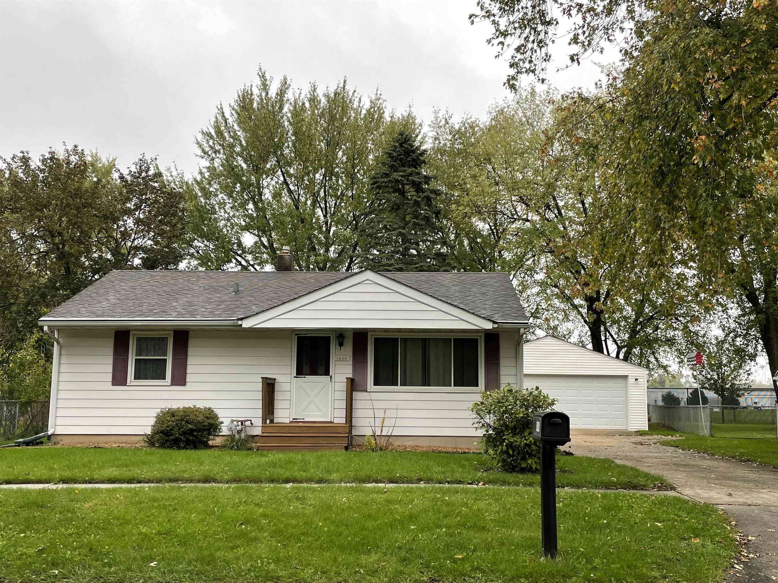 Property Photo:  1406 Kingsley Drive  IL 61115 