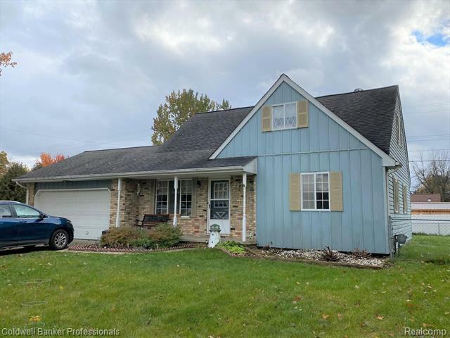 Property Photo: 215 Woodlawn Drive MI 48655