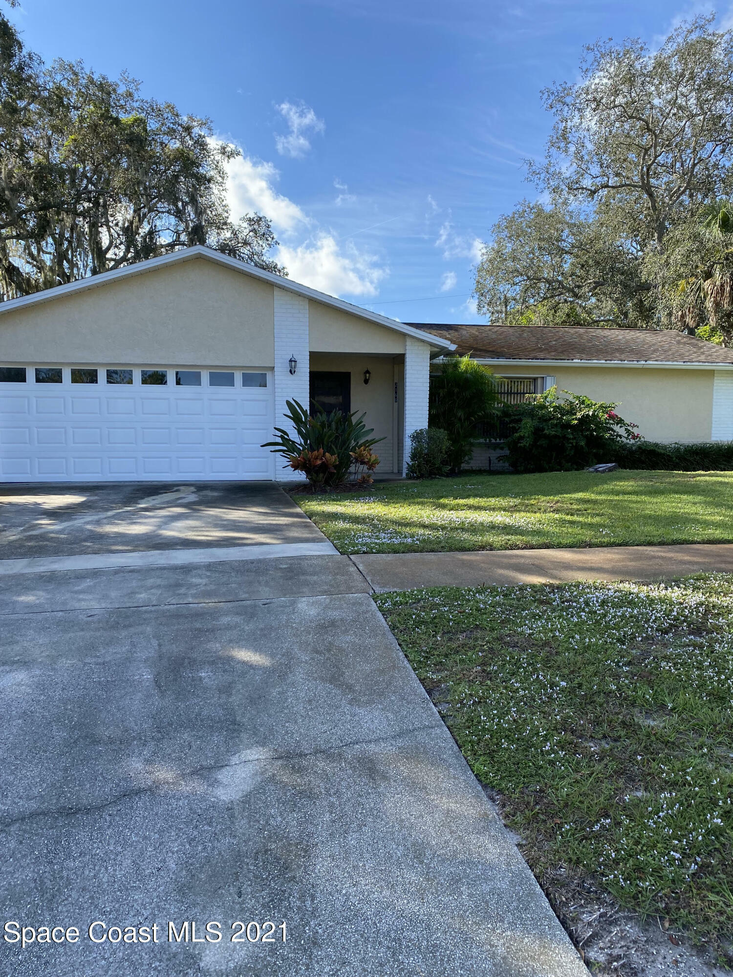 Property Photo:  2166 Pumpkin Place NE  FL 32905 