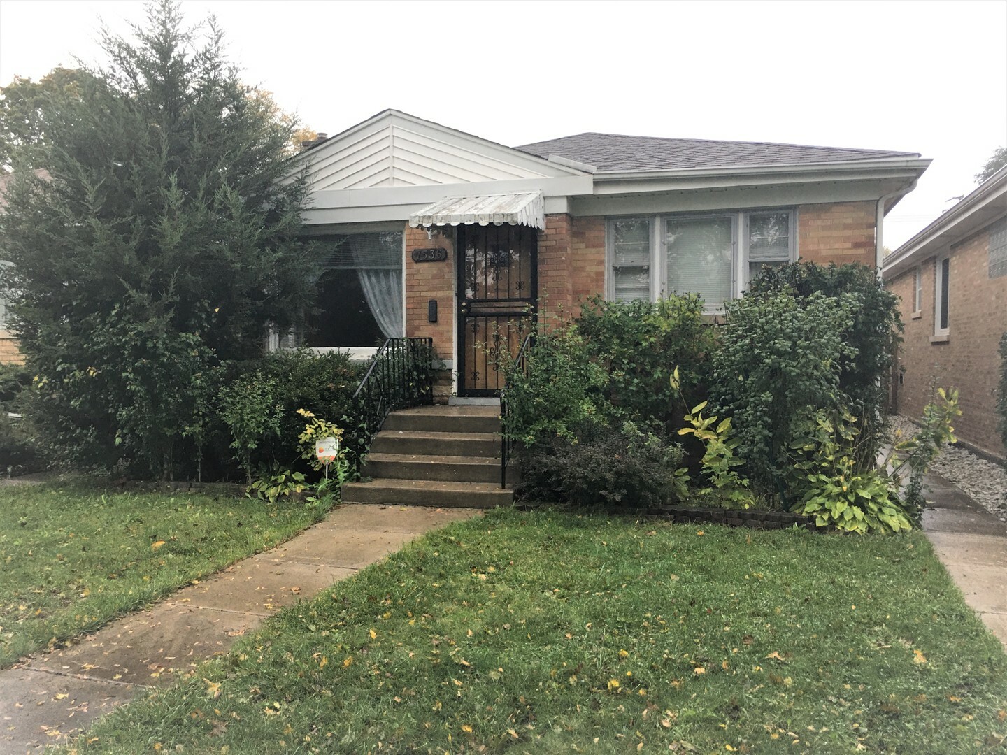 Property Photo: 7536 N Overhill Avenue IL 60631