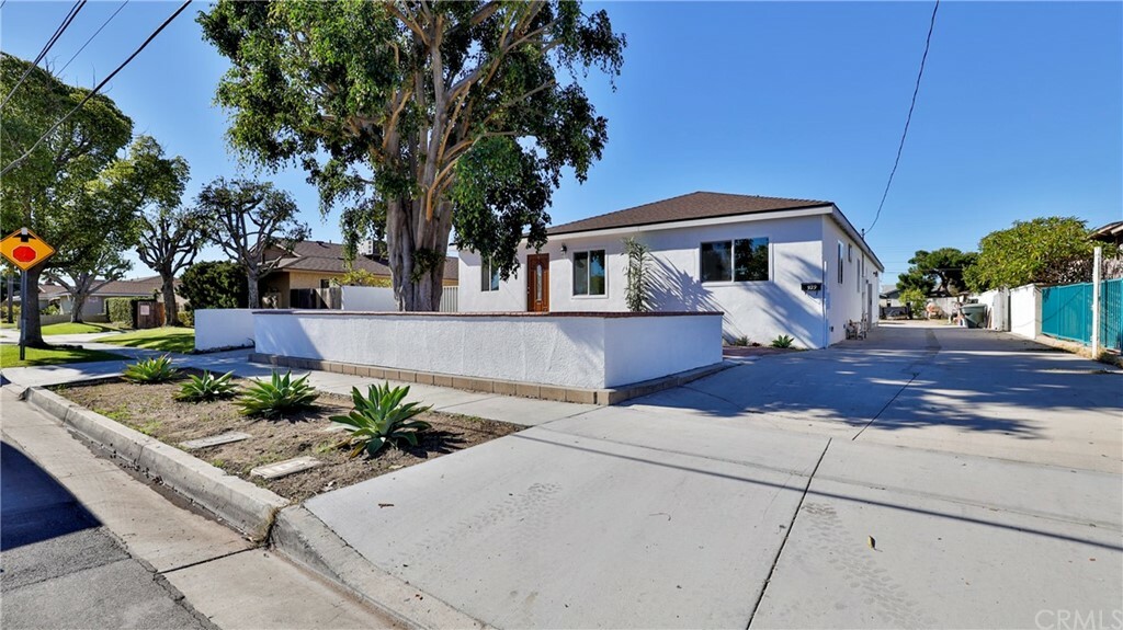 Property Photo:  929 N Citron Street  CA 92805 