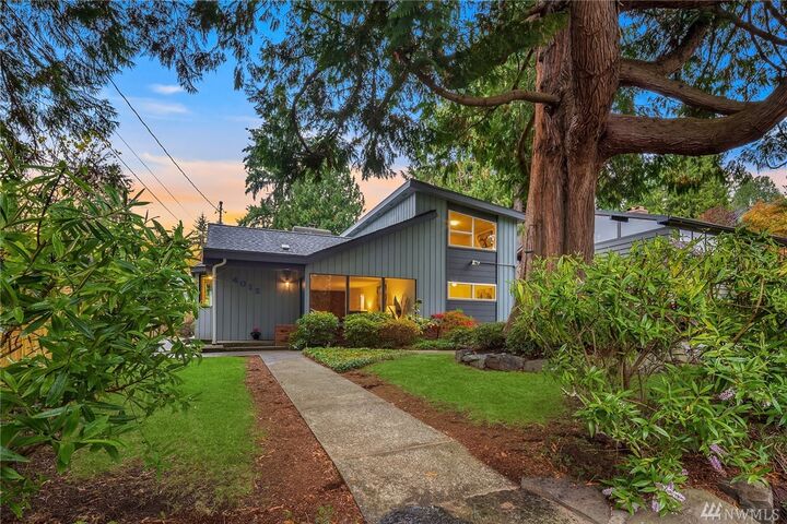 Property Photo:  4012 NE 113th St  WA 98125 