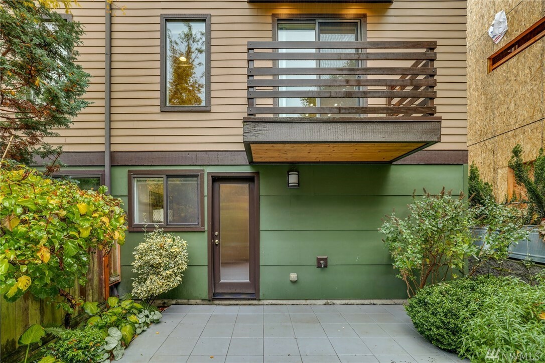 Property Photo:  3620 1st Ave NW B  WA 98107 