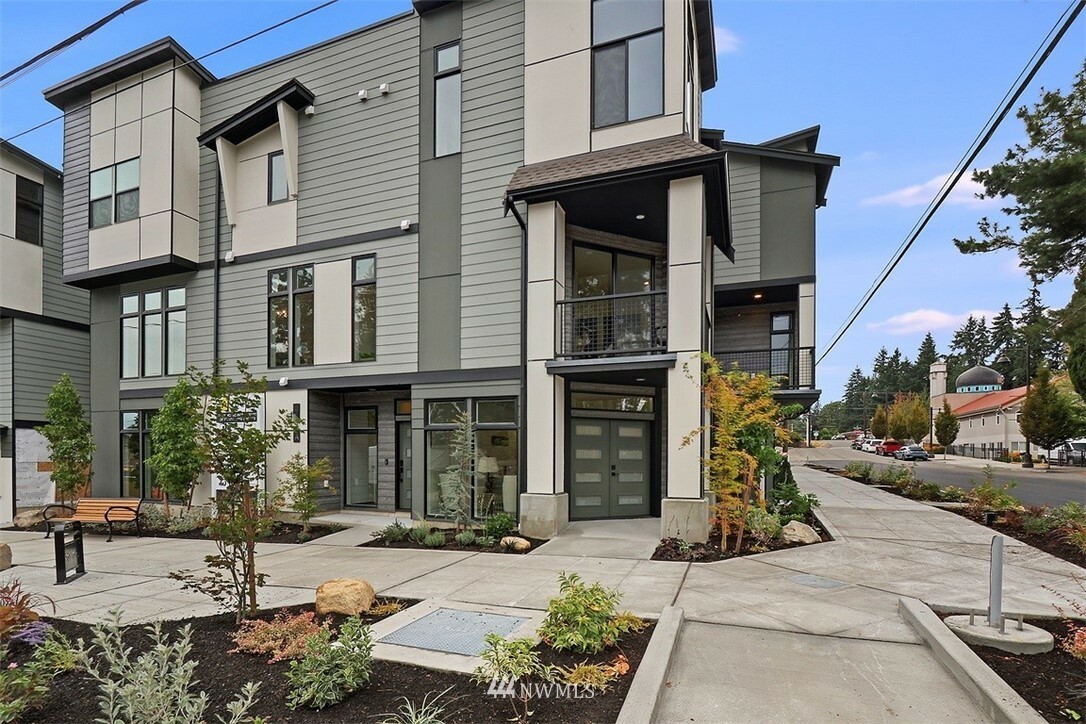 Property Photo: 21511 50th Avenue W B WA 98043