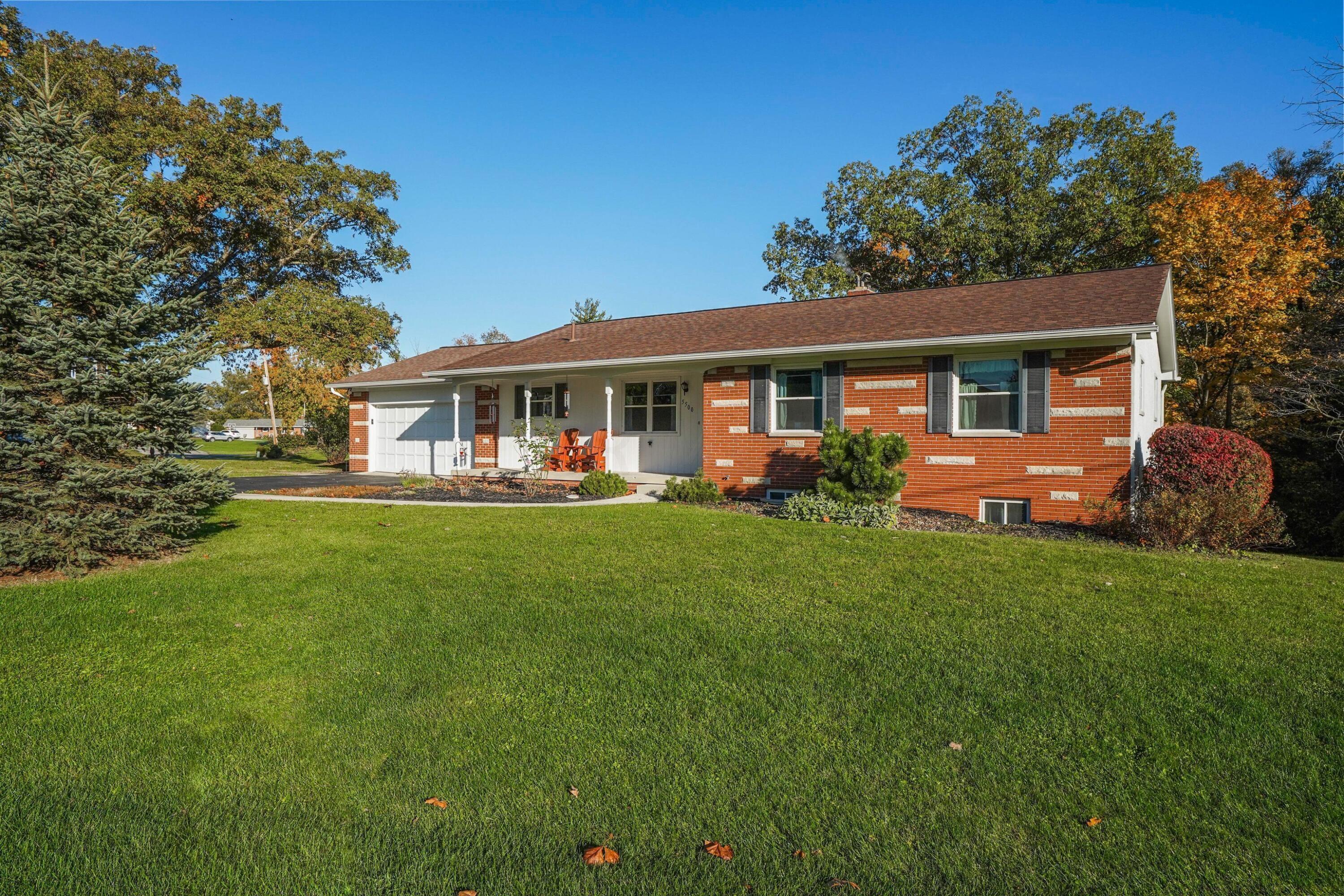 Property Photo:  5500 Pheasant Drive  OH 43146 