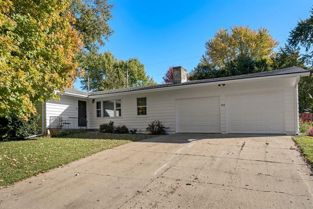 Property Photo:  914 Locust Street  KS 66025 