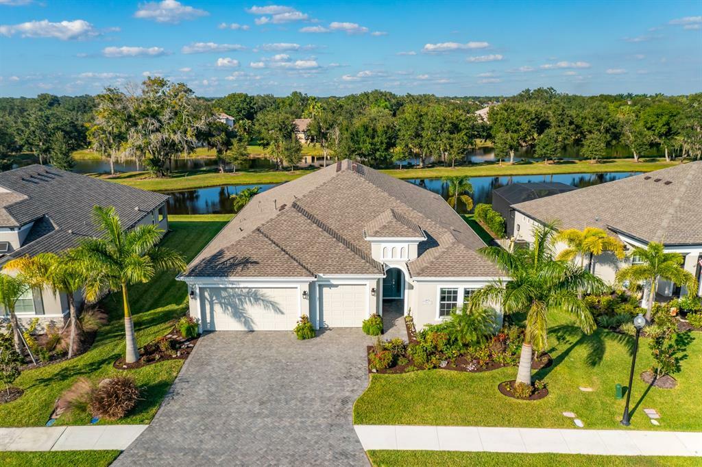 Property Photo: 11811 Petunia Terrace FL 34212