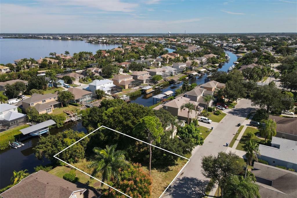 Property Photo: 3617 4th Avenue NE FL 34208