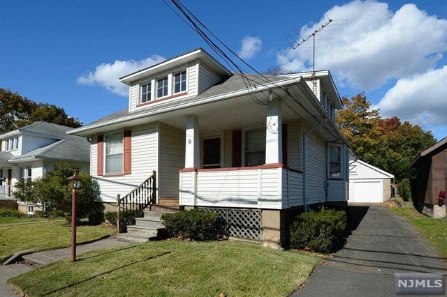 Property Photo:  9 Goffle Hill Road  NJ 07506 