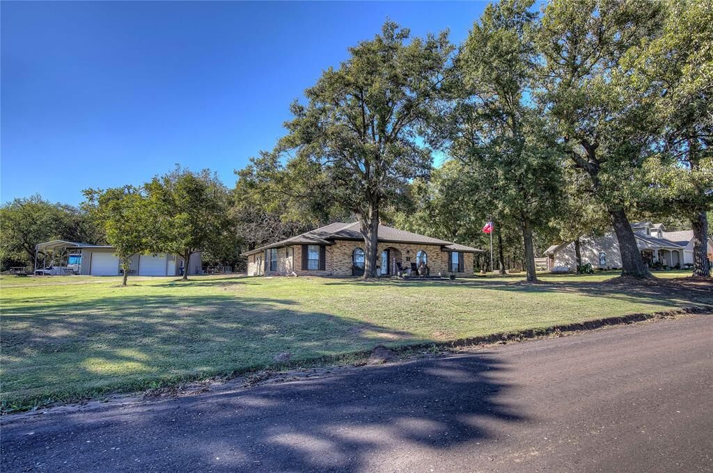 Property Photo: 984 County Road 2301 TX 75482