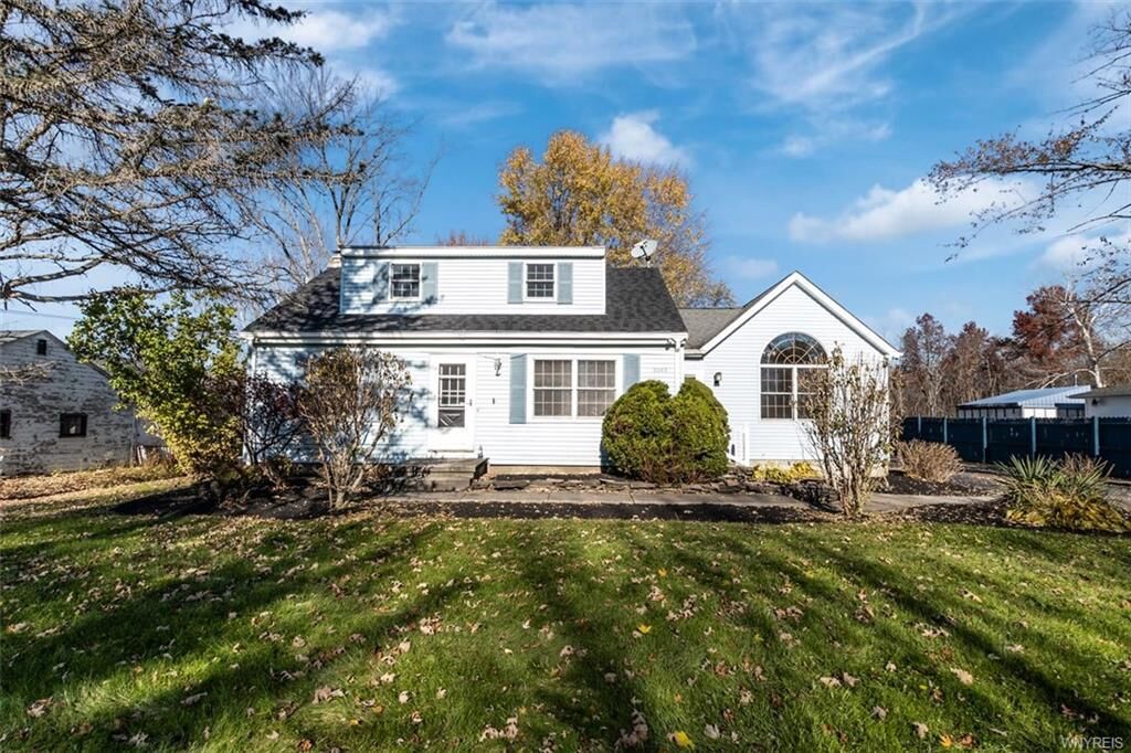Property Photo:  5065 Oakwood Drive  NY 14120 