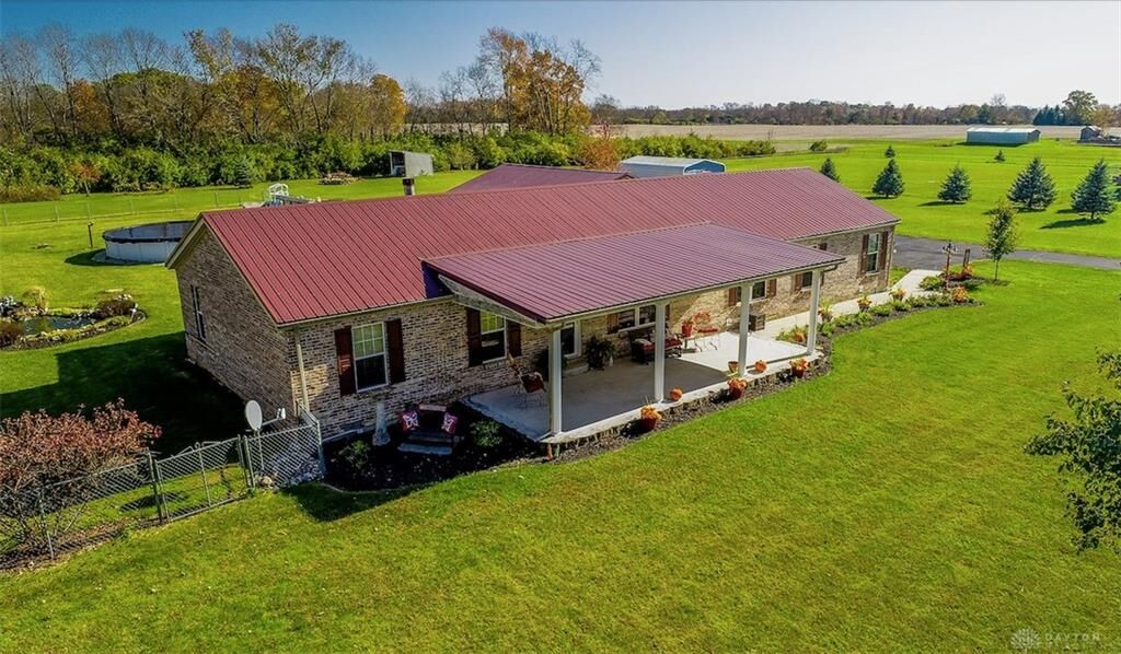Property Photo: 5471 N Rangeline Road OH 45318