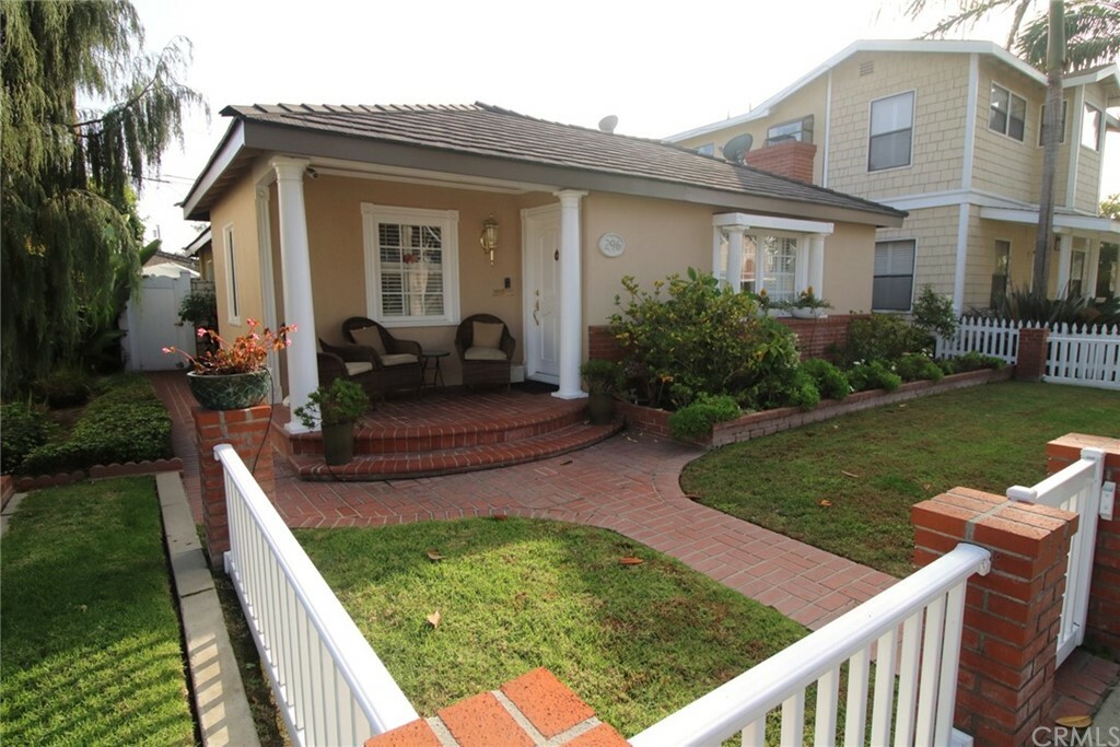 Property Photo:  296 Covina Avenue  CA 90803 